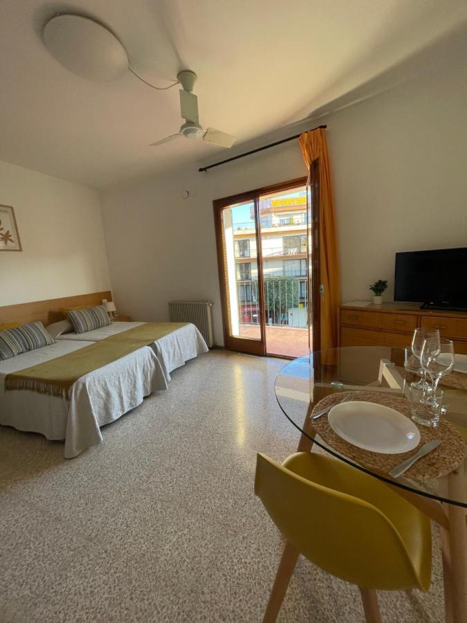 Apartamentos El Sol Tossa de Mar Exterior photo